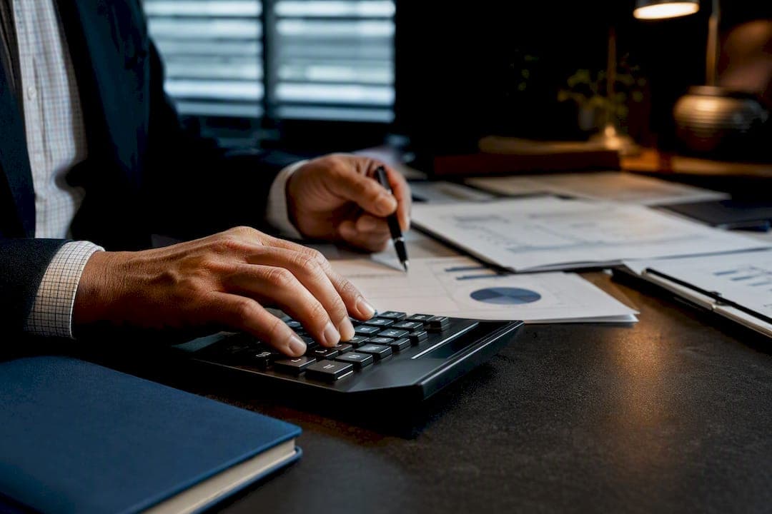 2026 IRS Risk: 9 Factors That Define a U.S. S Corp Reasonable Salary